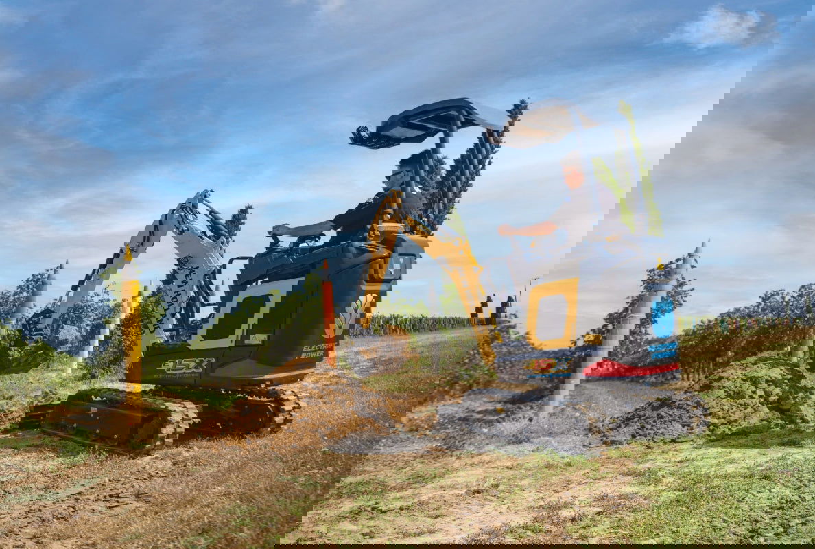 New Holland E15 Crawler Dozers Parts Manual - Neo Truck Manuals